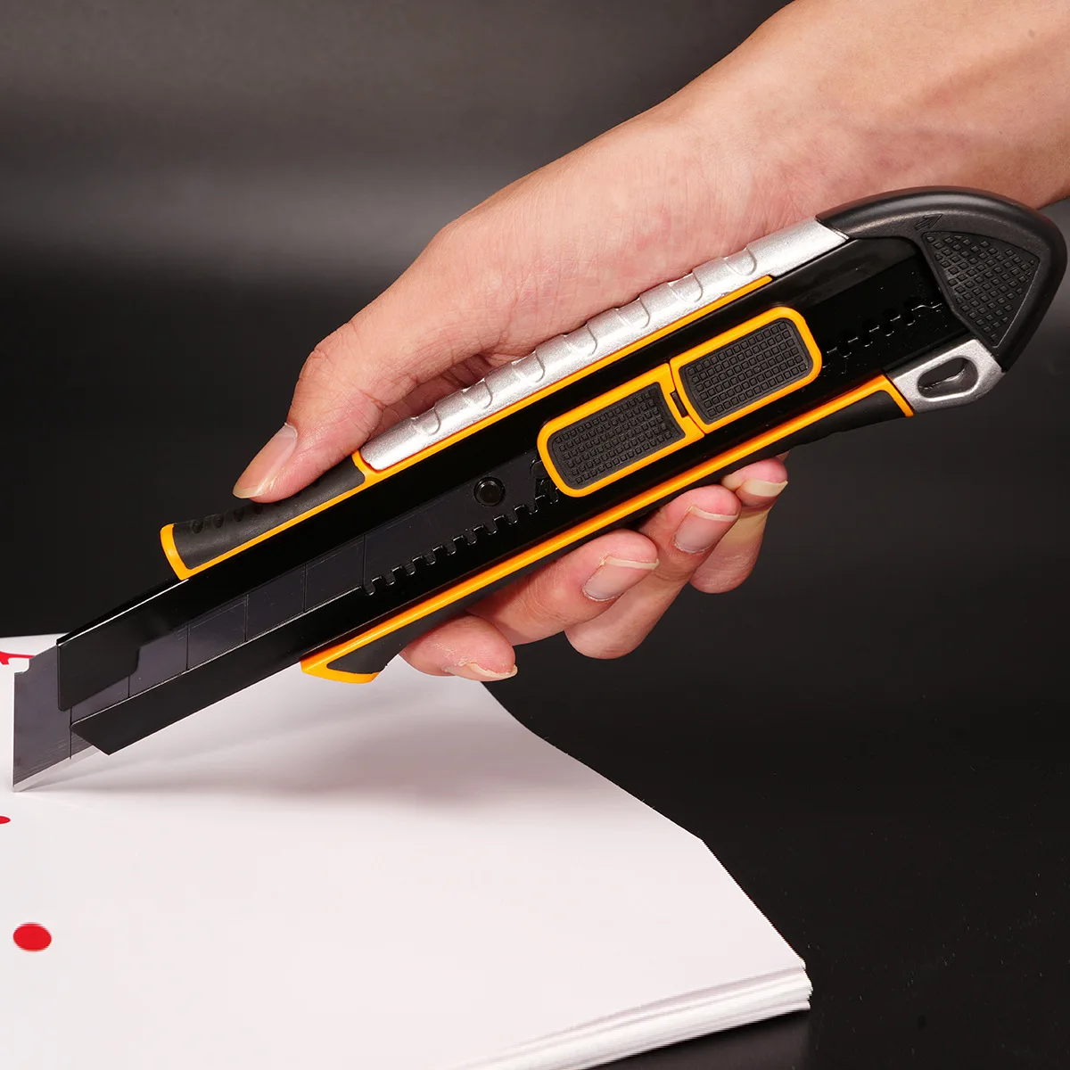 ZY-2511 Heavy-duty zinc-alloy 25mm snap off knife utility knife cutter knife with multilevel locking push button for industrial