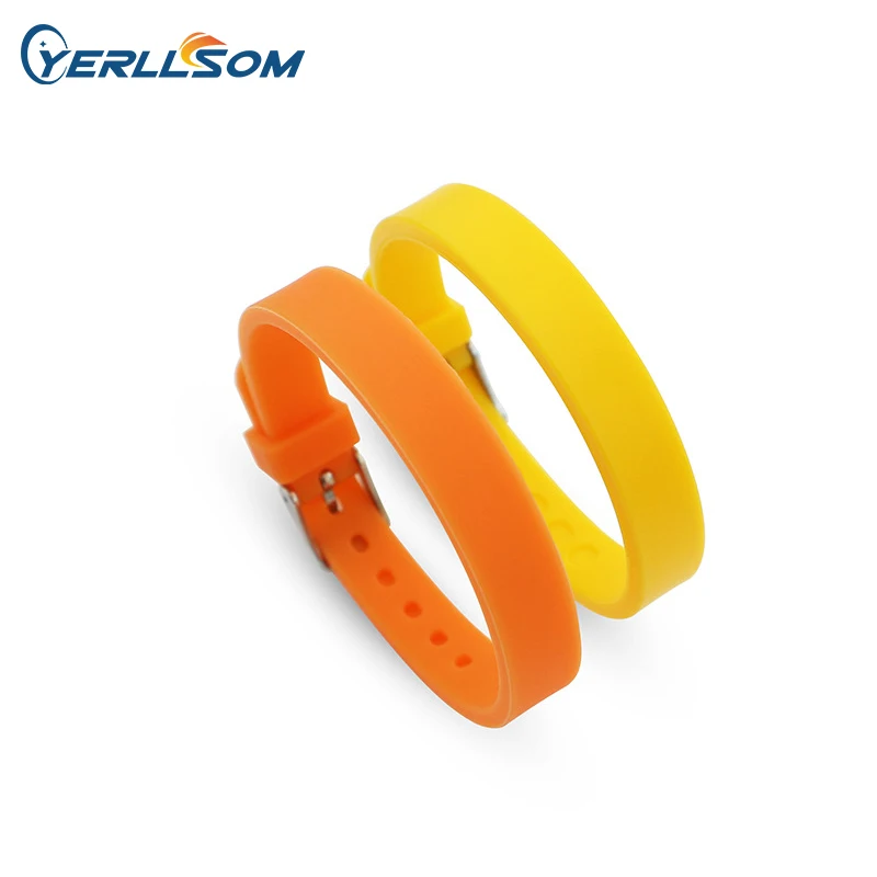 Adjustable Silicone Wristband Bracelet in Various Colors Slide Charm Bracelet for Event Usage