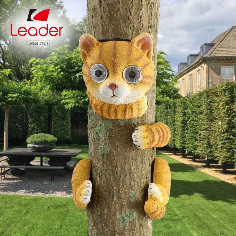 BSCI Audit Factory Polyresin Cat tree hugger/Sculpture/Peeker with solar light for tree decoration