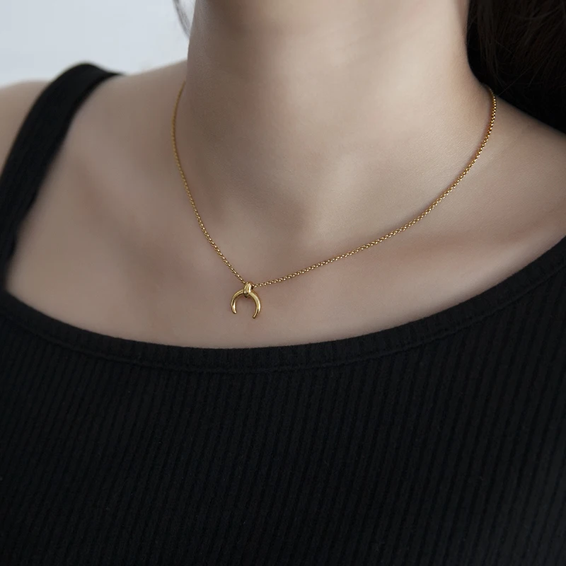 
Minimalist Crescent Moon gold plated Pandent Necklace stainless steel adjustable chain Necklace for Girls 