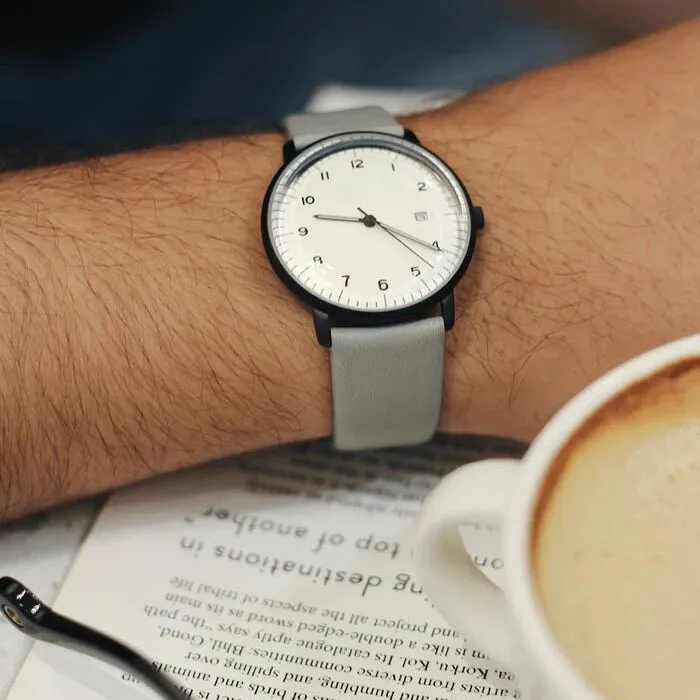 Custom logo Stainless steel double dome glass Minimalist men quartz watch