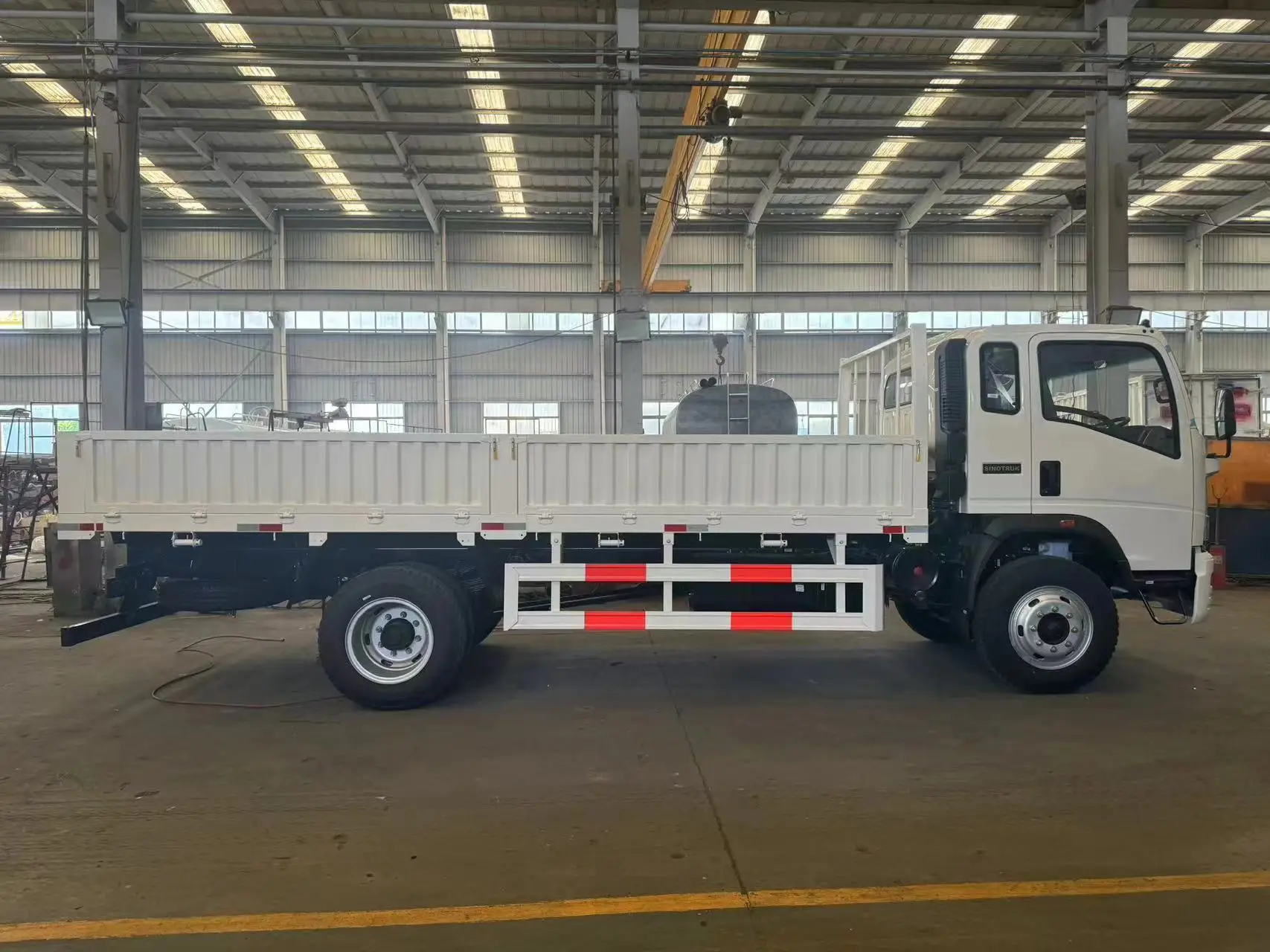 5T 6T 8T 10T RHD 6 Tires Side Wall Light Cargo Truck