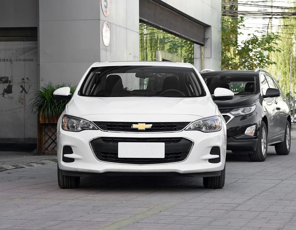 В наличии дешевые подержанные автомобили Chevrolet Onix 2021 небольшой седан бензиновый автомобиль
