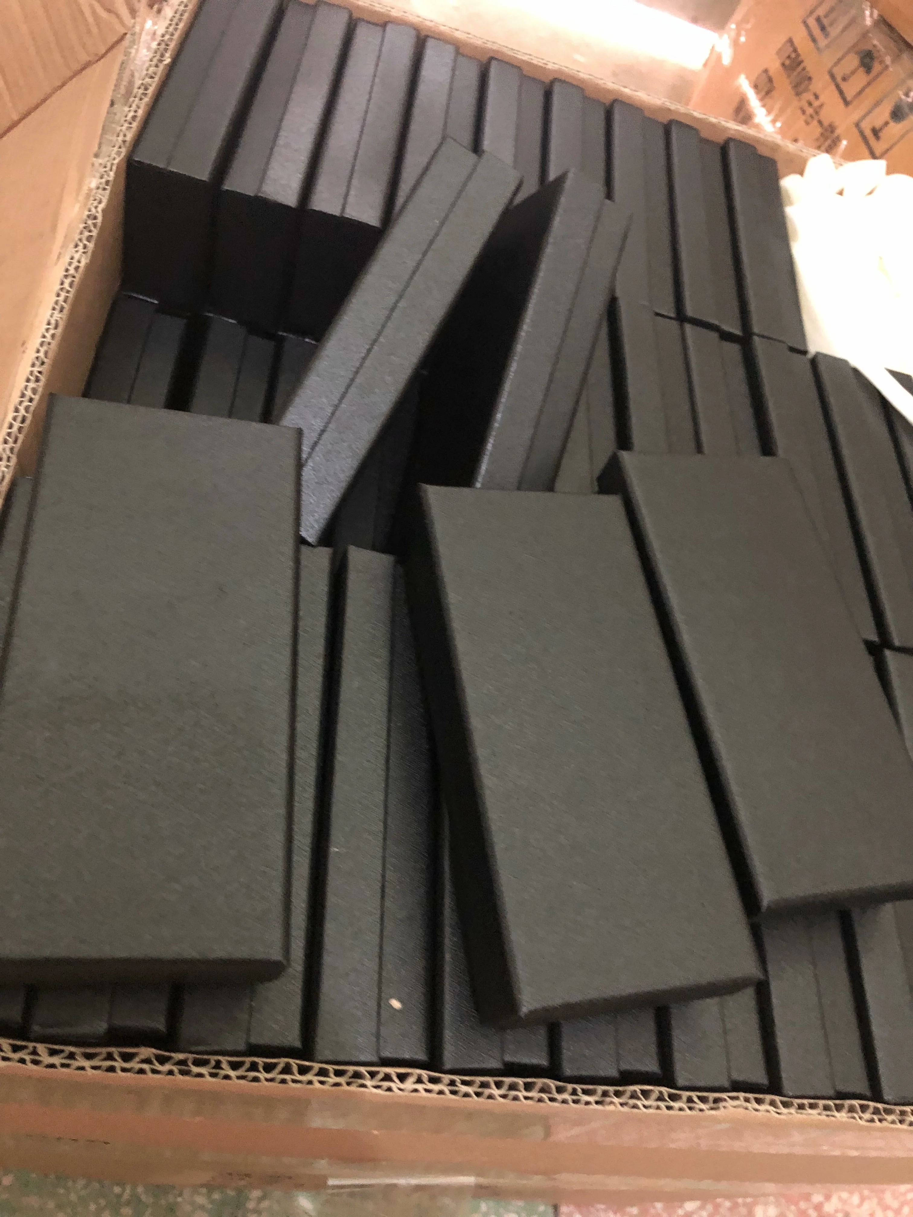 Customized LOGO paper kraft board watch box watch gift box black