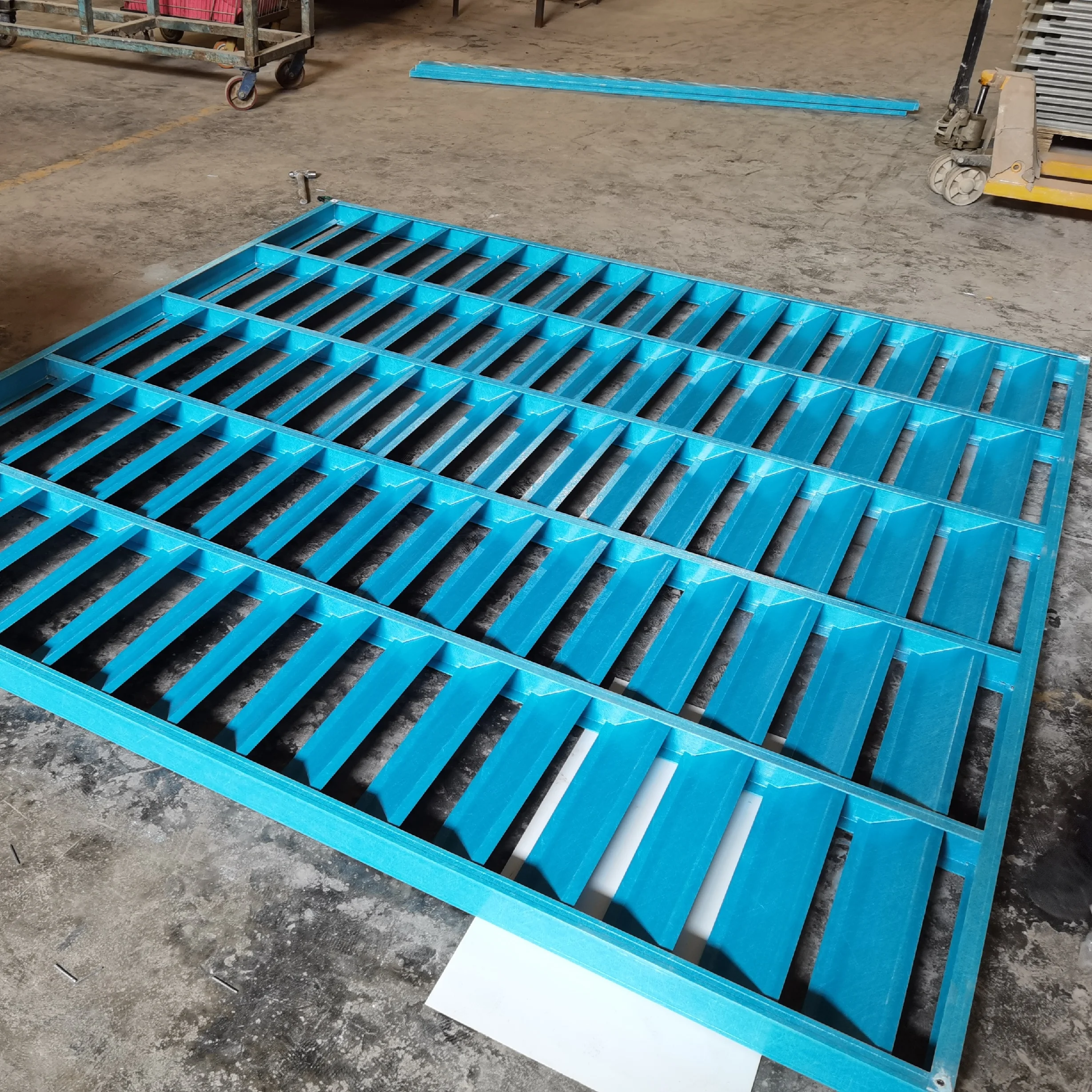 Customized corrosion resistant ventilation FRP fiberglass shutters for building