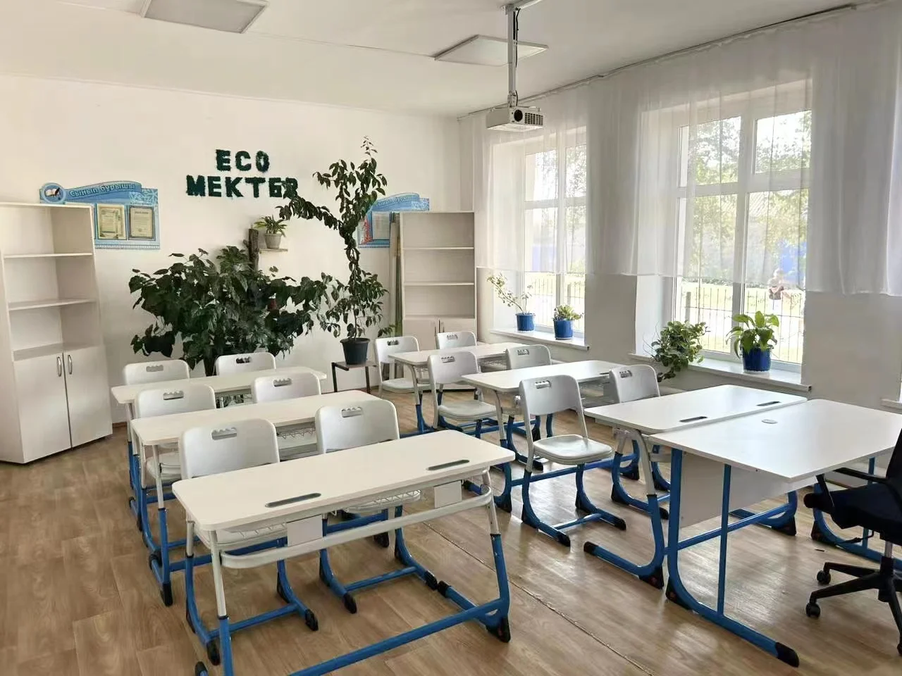 Cheap and high-quality double seat primary and secondary school furniture, supplier of school desks and chairs