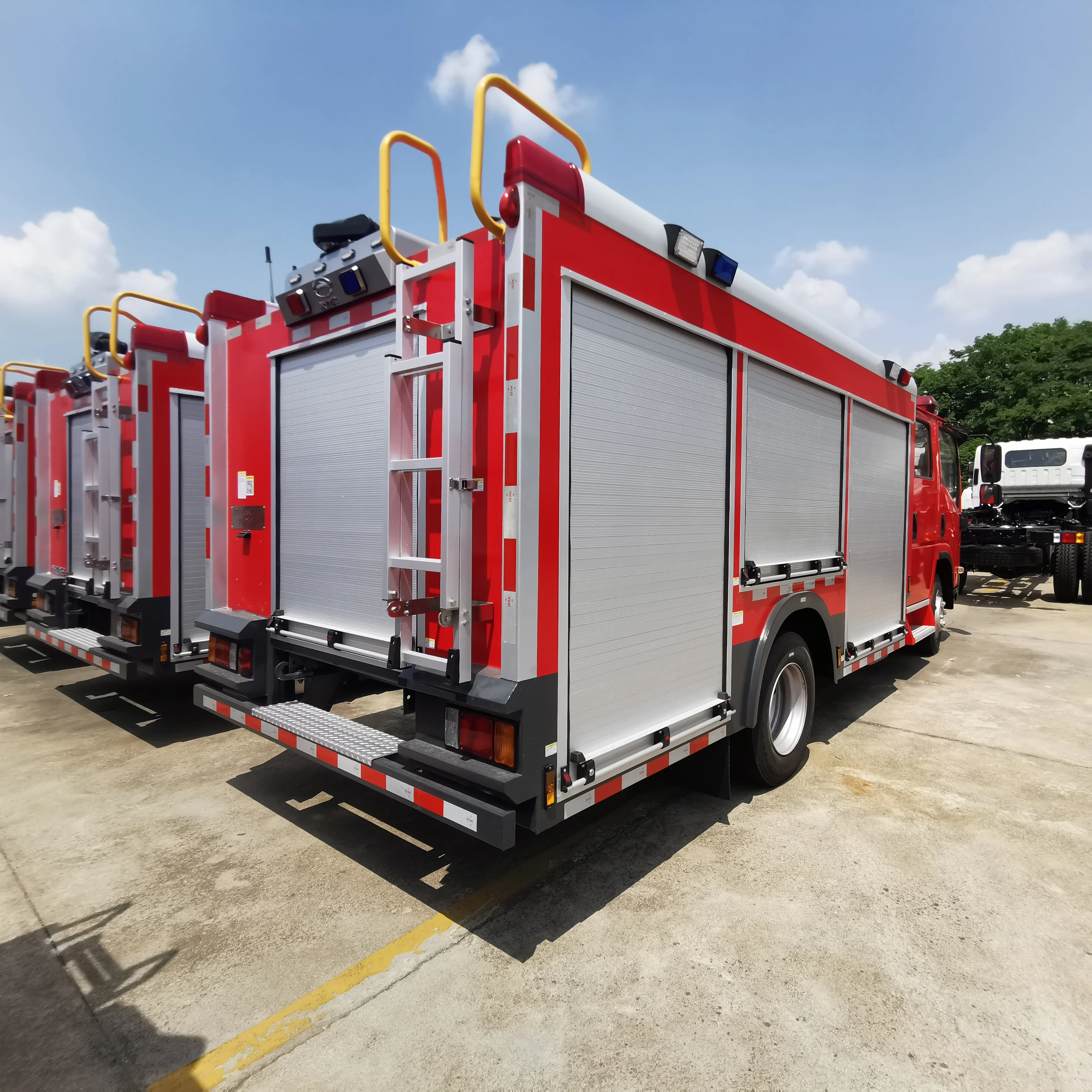 New  ISUZU  700P fire truck water Factory Outllet Customize Multi-function Water Tank Vehicle Foam Fire Fighting Tuck