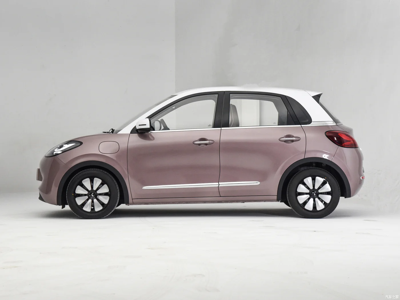 2023 hot sale high speed new model wuling binguo 220km 333km range electric car price