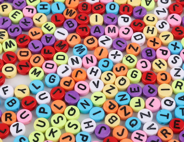 4*7 мм около круглые акриловые серебряные украшения в виде букв из A-Z 26 ювелирные изделия аксессуары буквы алфавита бусины 100 штук пакете