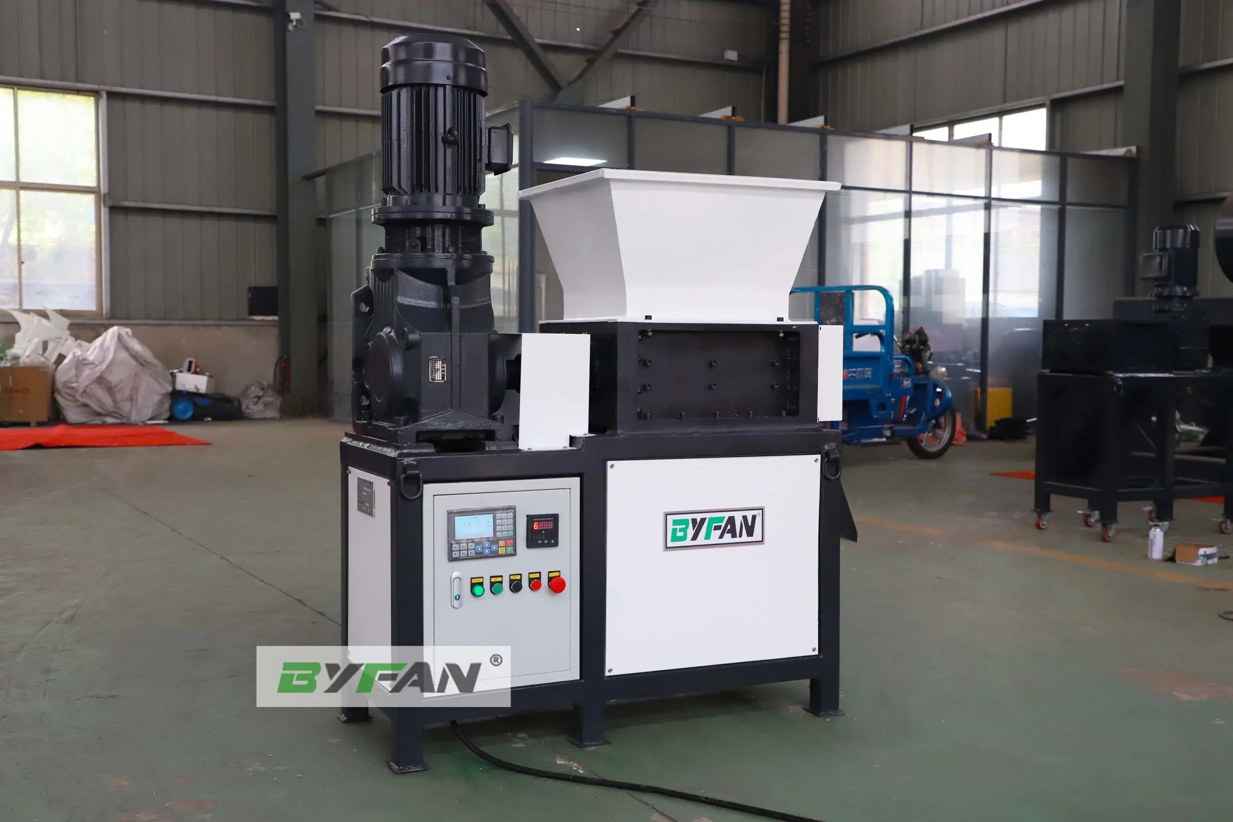 CE Certified Plastic Recycling Machine 300~4000 Kg/h Heavy Duty Plastic Crusher