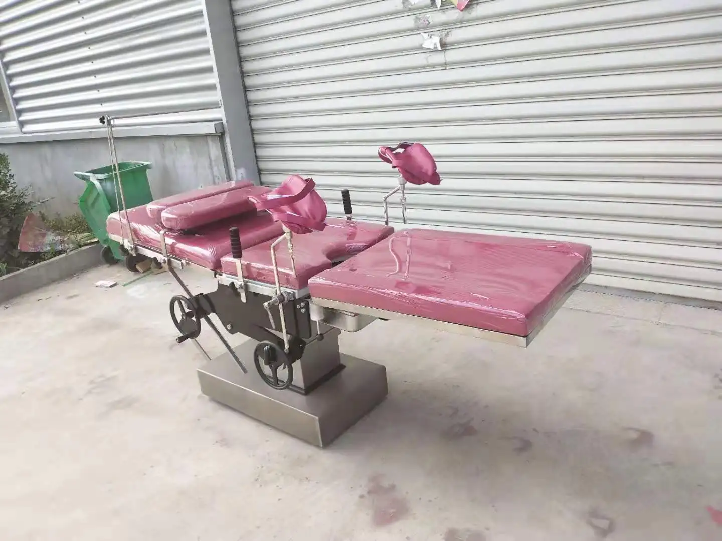  Electric Medical Surgical Obstetric Operation Table Multi-functional Maternity Delivery