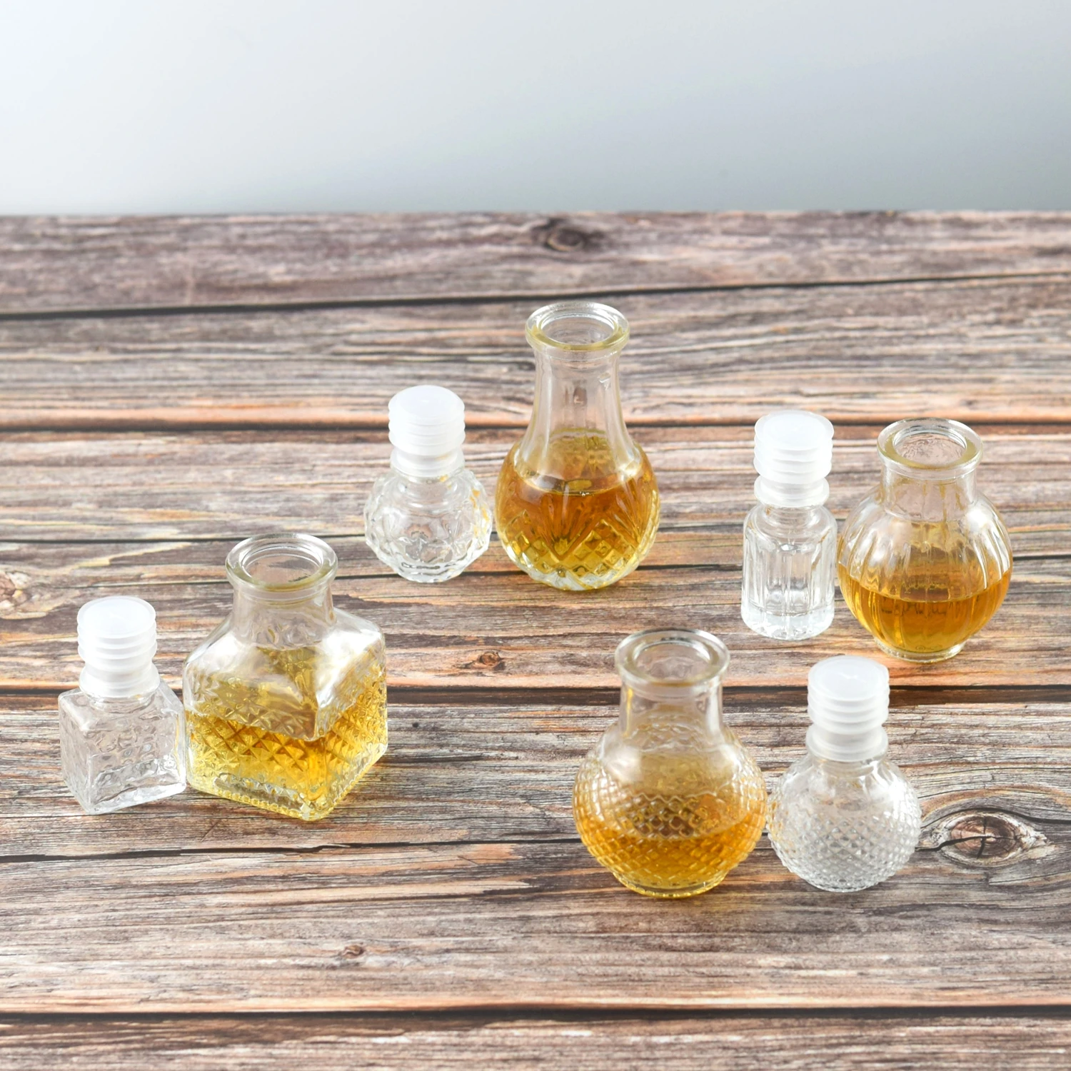 Small Glass Alcohol Bottles Mini Wine Bottles Reusable Empty Spirit Bottle With Airtight Stopper Wedding Party 1.7 oz