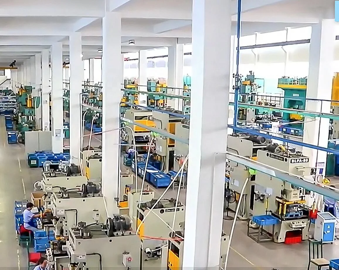 H6007 Series 90 Degree Brass Temperature Control Head Thermostatic Radiator Valve For Floor Heating System