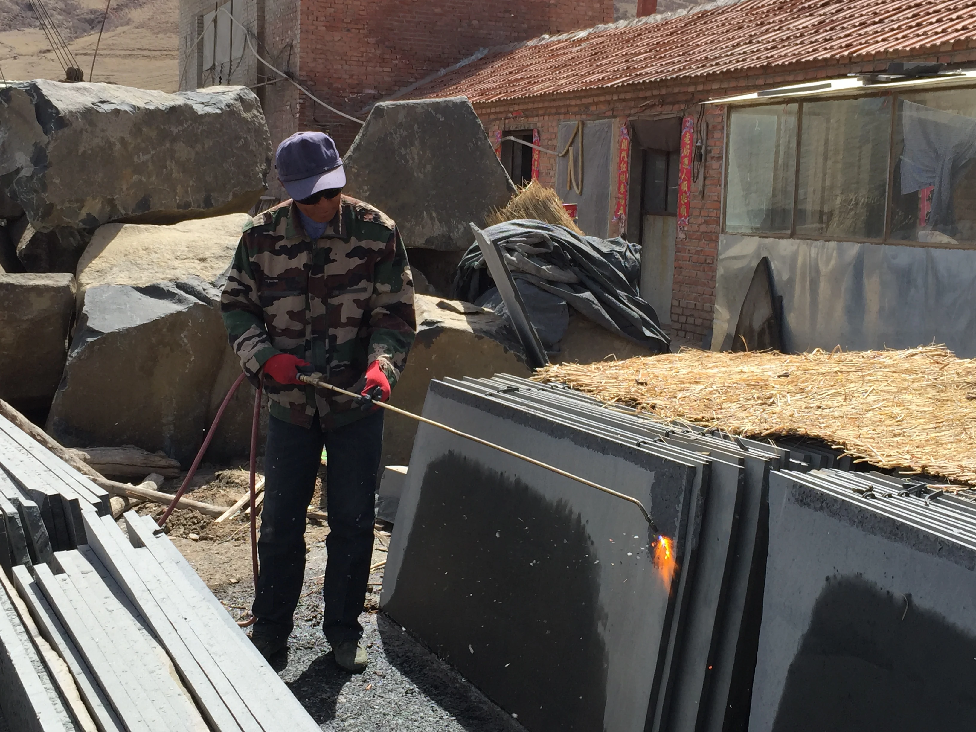 Slungshot Paving Stone Natural Black Basalt Stone Step Outdoor for Garden Yard Park Sidewalk Driveway Decking