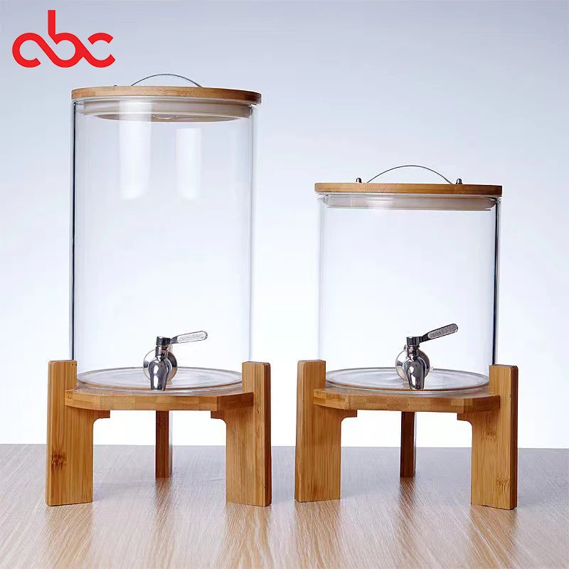 Traditional Style Heat Resistant Borosilicate Glass Juice Dispenser With Spigot For Beverages Drinks