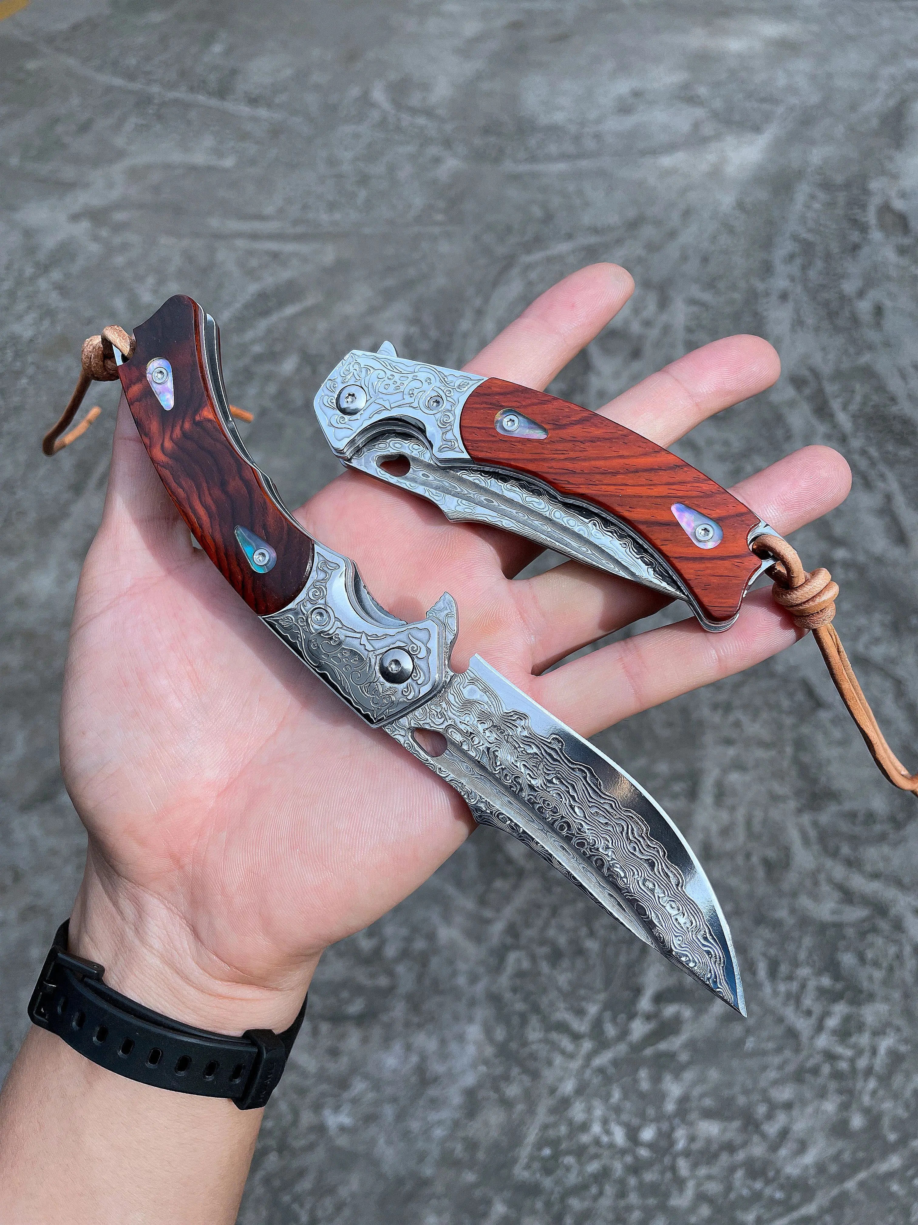 High Quality Damascus Sheathed Shell Handle Portable EDC Knife for Survival Gift Collection