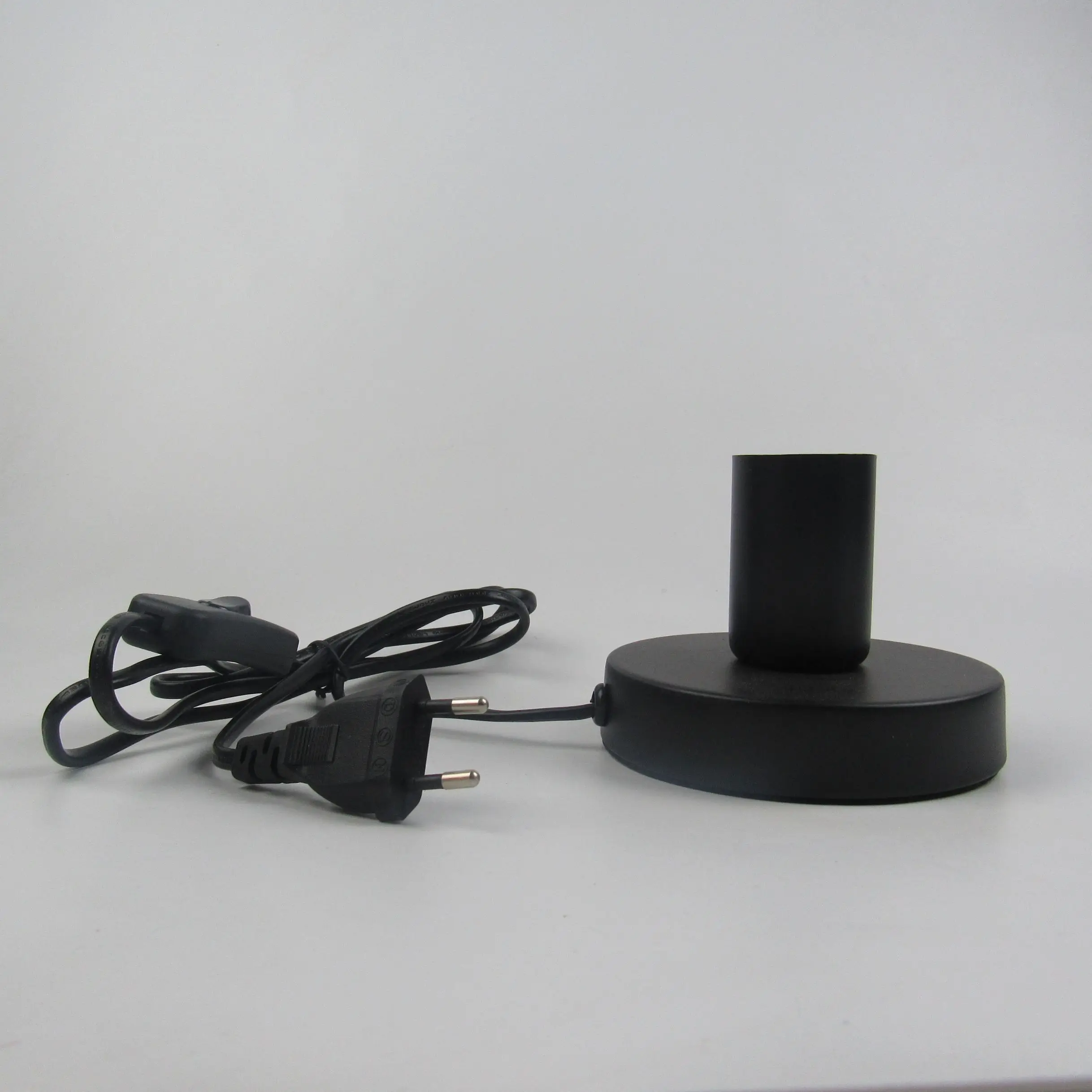 E26 E27 iron stand up table lamp holder socket with power cord  303 switch 2pin US plug