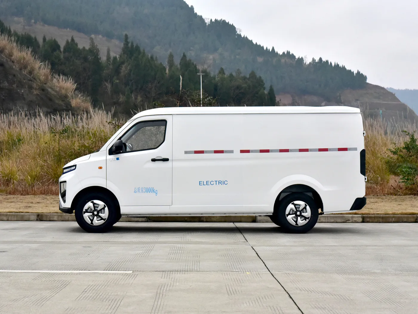 Chinese electric vehicle EV electric van cargo van long range