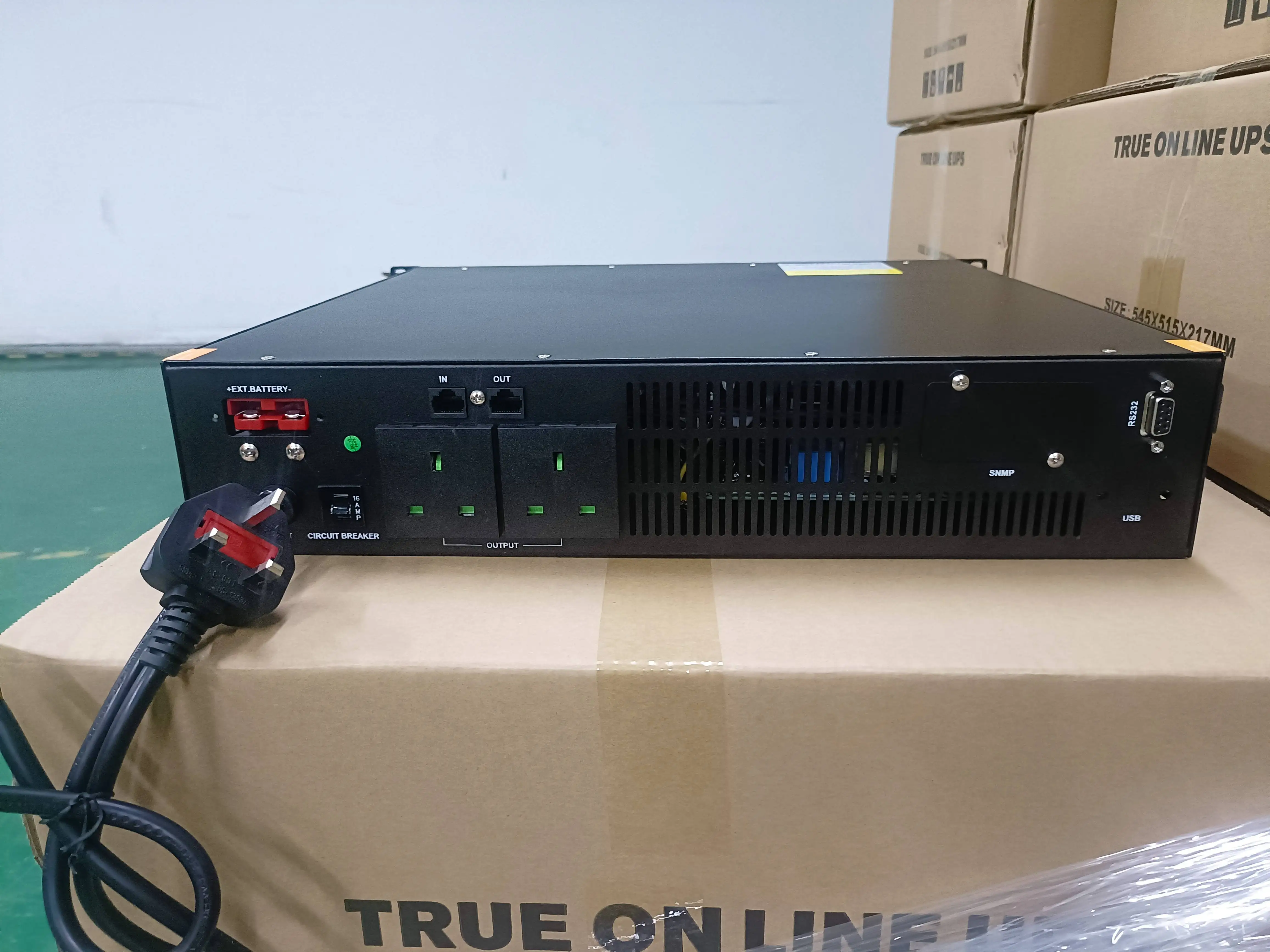 Однофазный 230 В 50 Гц UPS 3 кВА 2.7KW сертификация качества с внутренней батареей 72VDC