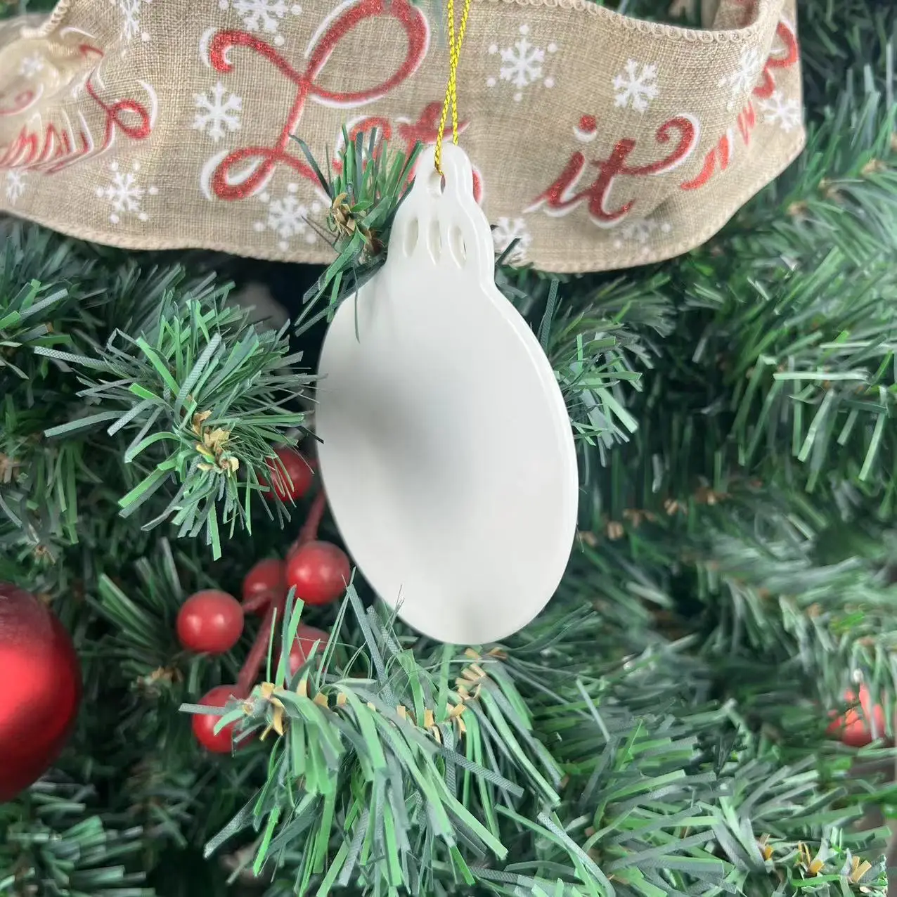 Wholesale Blank White Porcelain Pendant Custom Creative Christmas Ceramic Ornament Pendant
