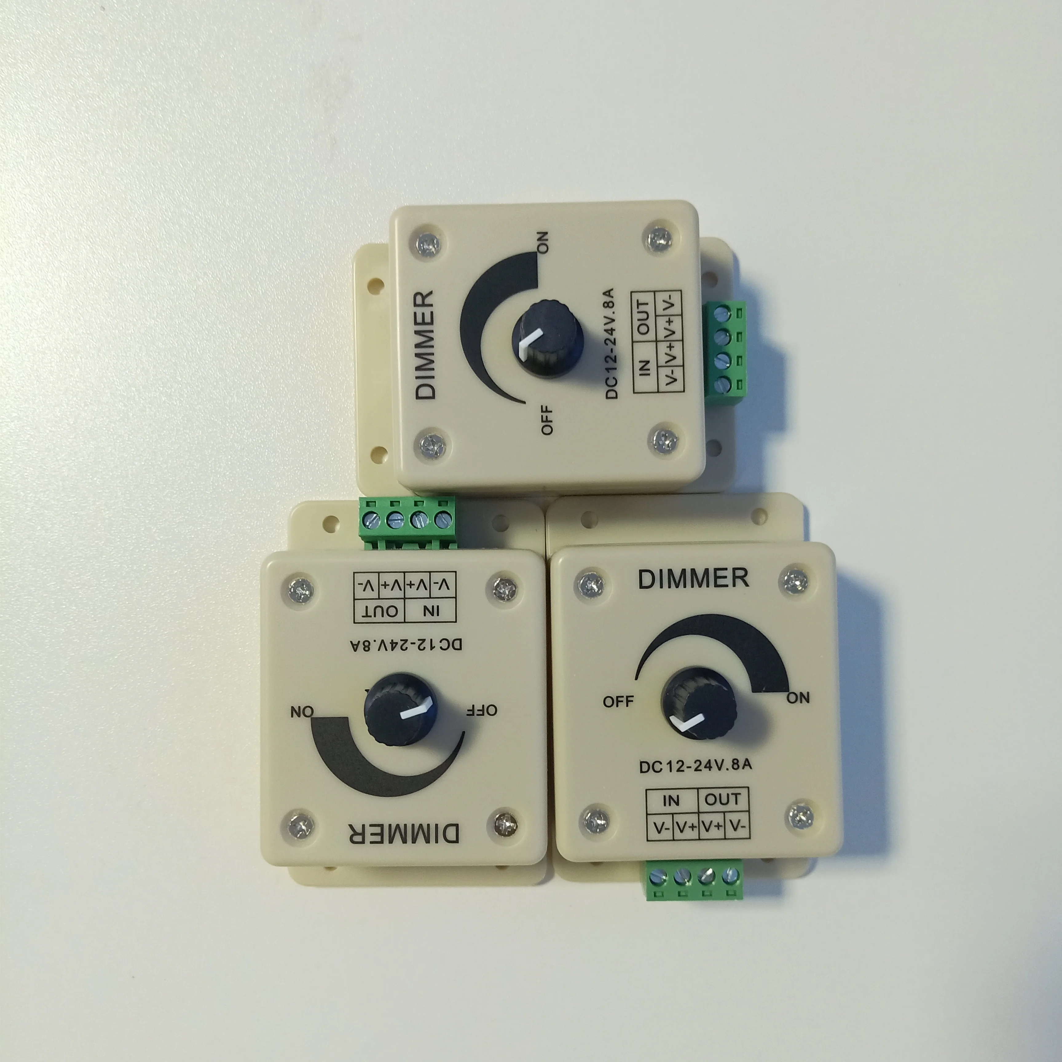 DC12-24V с ручным регулятором затемнения 8 А