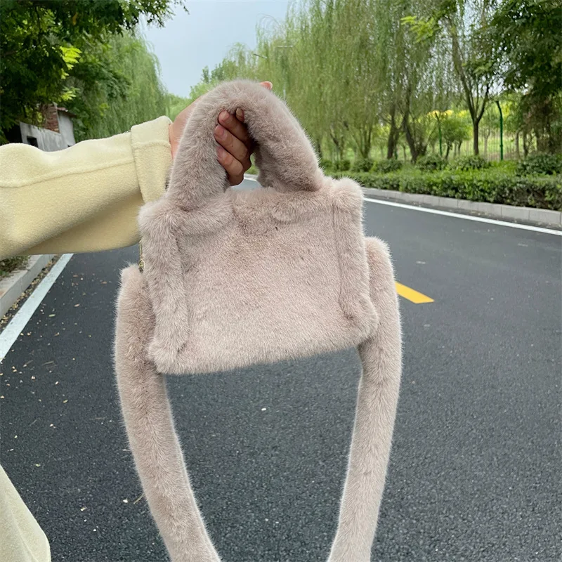 2025 Winter Latest Fashion Designer Solid Fur Tote Bag Soft Pink Fluffy Bag Fur Purses And Handbags