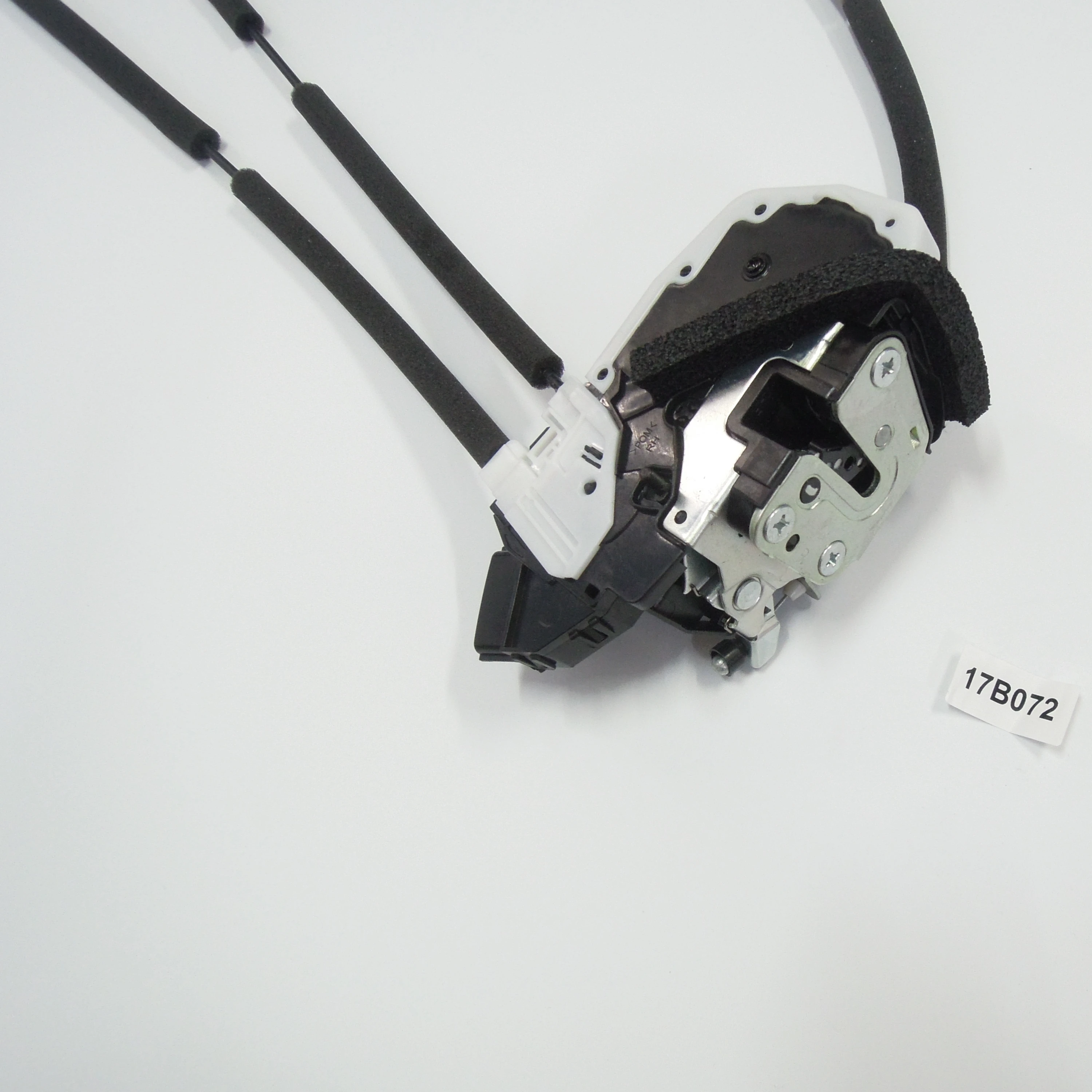 82500-JK00A дверной замок RR для INFINITI б/у