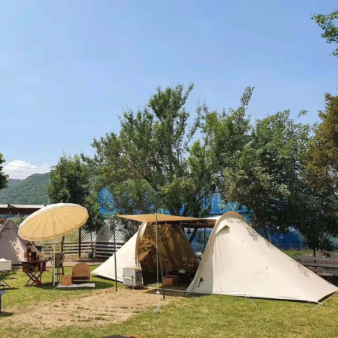 OEM suppliers outdoor glamping tent with multi rooms modern camping tents for friends families sturdy tents for camping 4 season