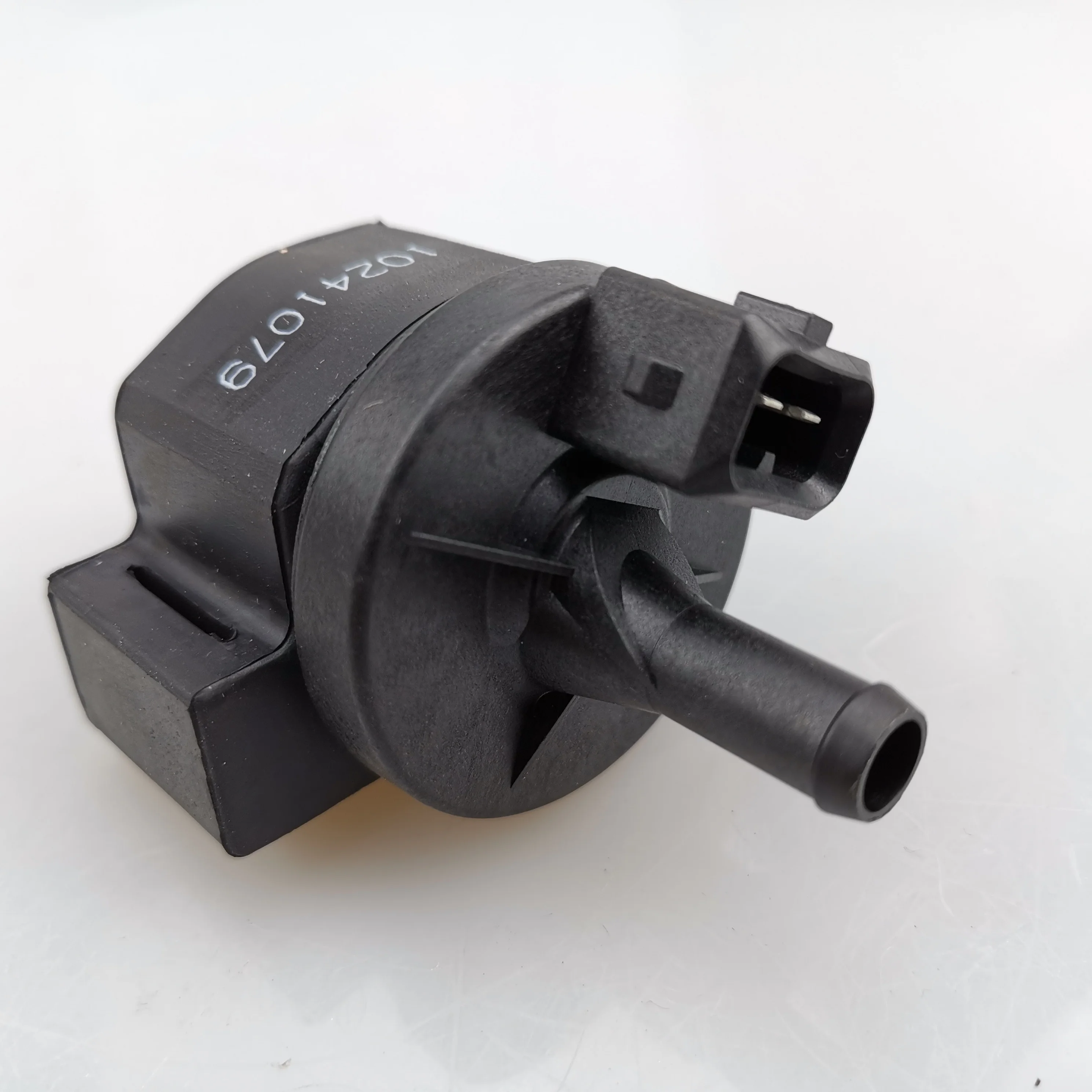 SAIC MAXUS G10 1.9T Canister solenoid valve 10241079