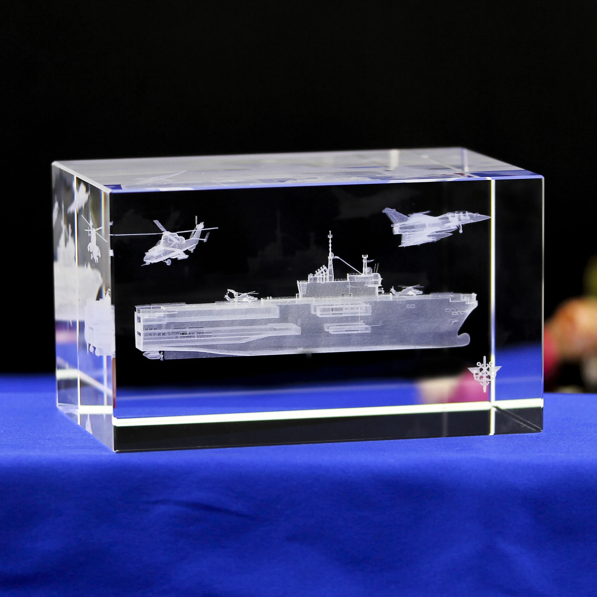 Wholesale souvenir gift custom blank glass cube 3d laser engraving building model photo K9 crystal cube