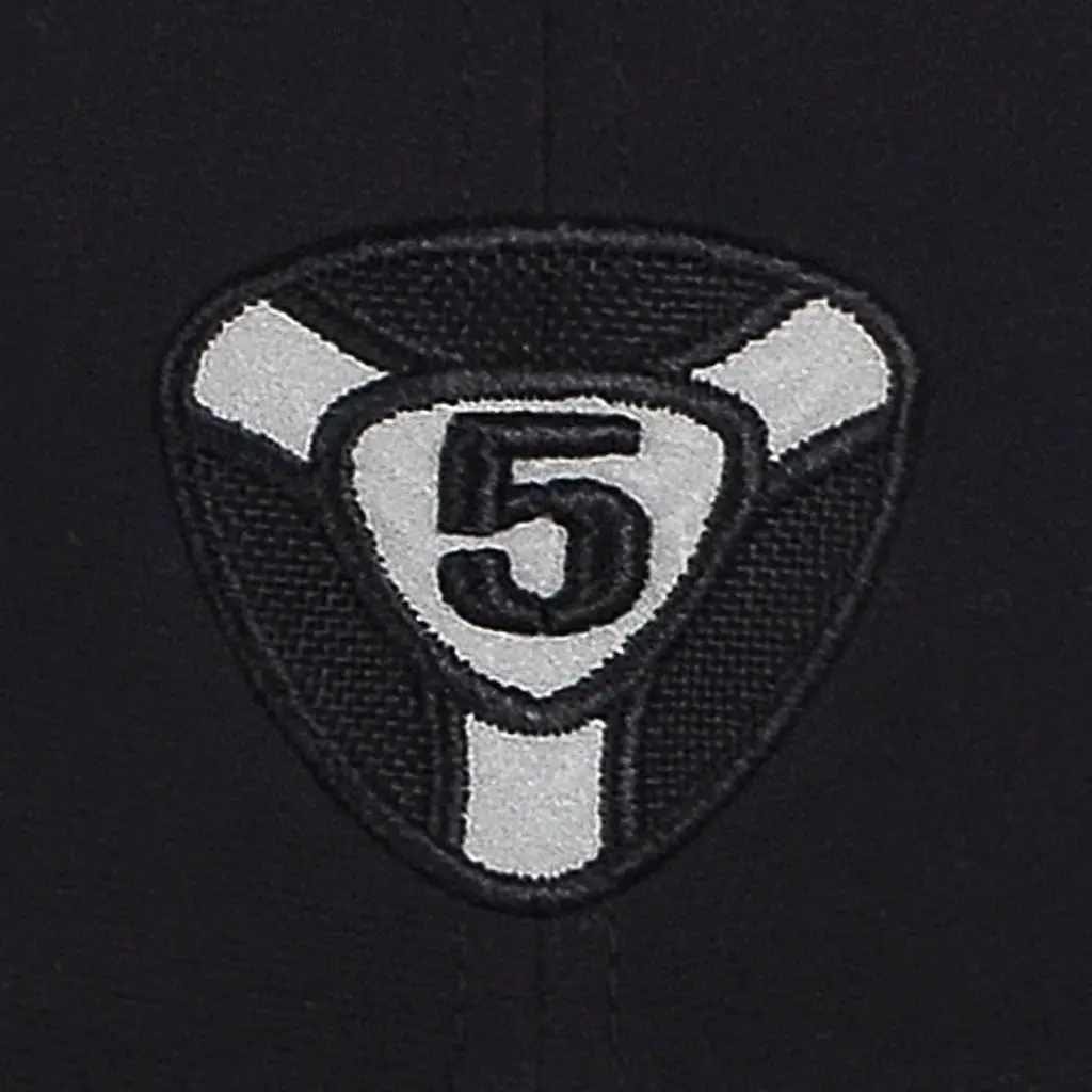 New Arrival Fashion Black Baseball Caps Custom Logo Luxury Fitted Sports Hat for Men and Women