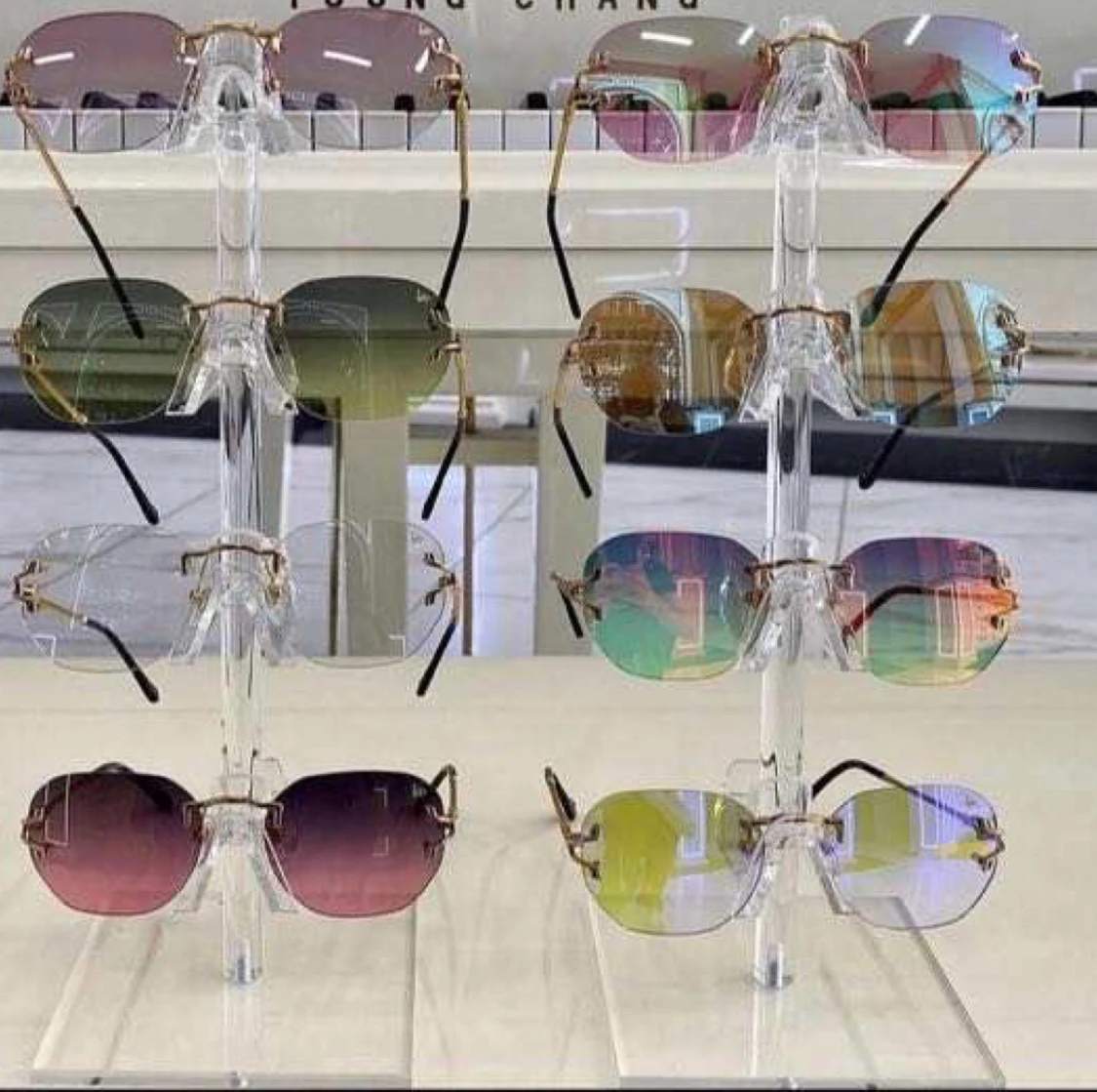 Counter sunglasses display stand