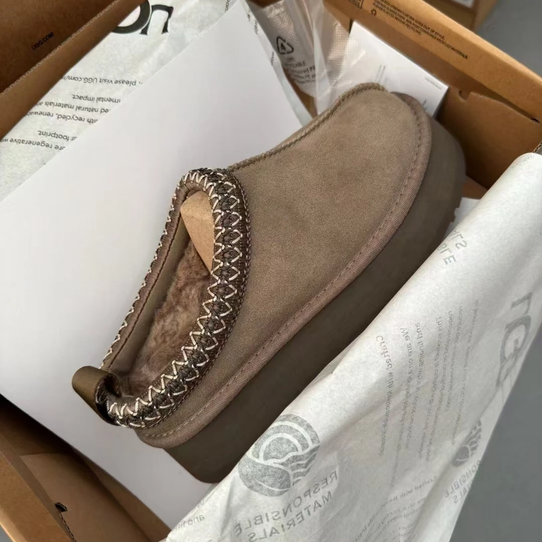 wholesale Custom Winter Premium Fashionable  Warm Boots Soft Sheepskin Fur Platform Slippers for Women