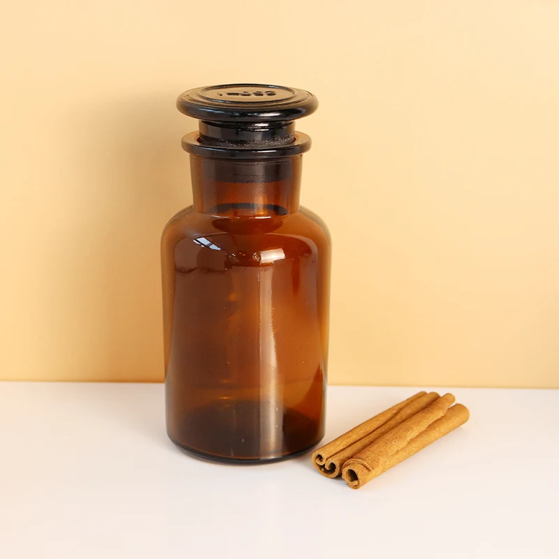Factory Multiple sizes Amber Apothecary Jars Chemical Laboratory Glassware Glass Reagent Medical Bottles with Lid