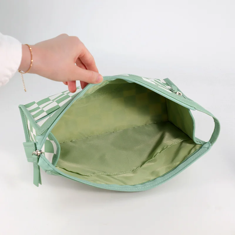 Custom Professional Makeup Travel Organizer Eco Friendly Ladies beauty Checkered Nylon Cosmetic Bag