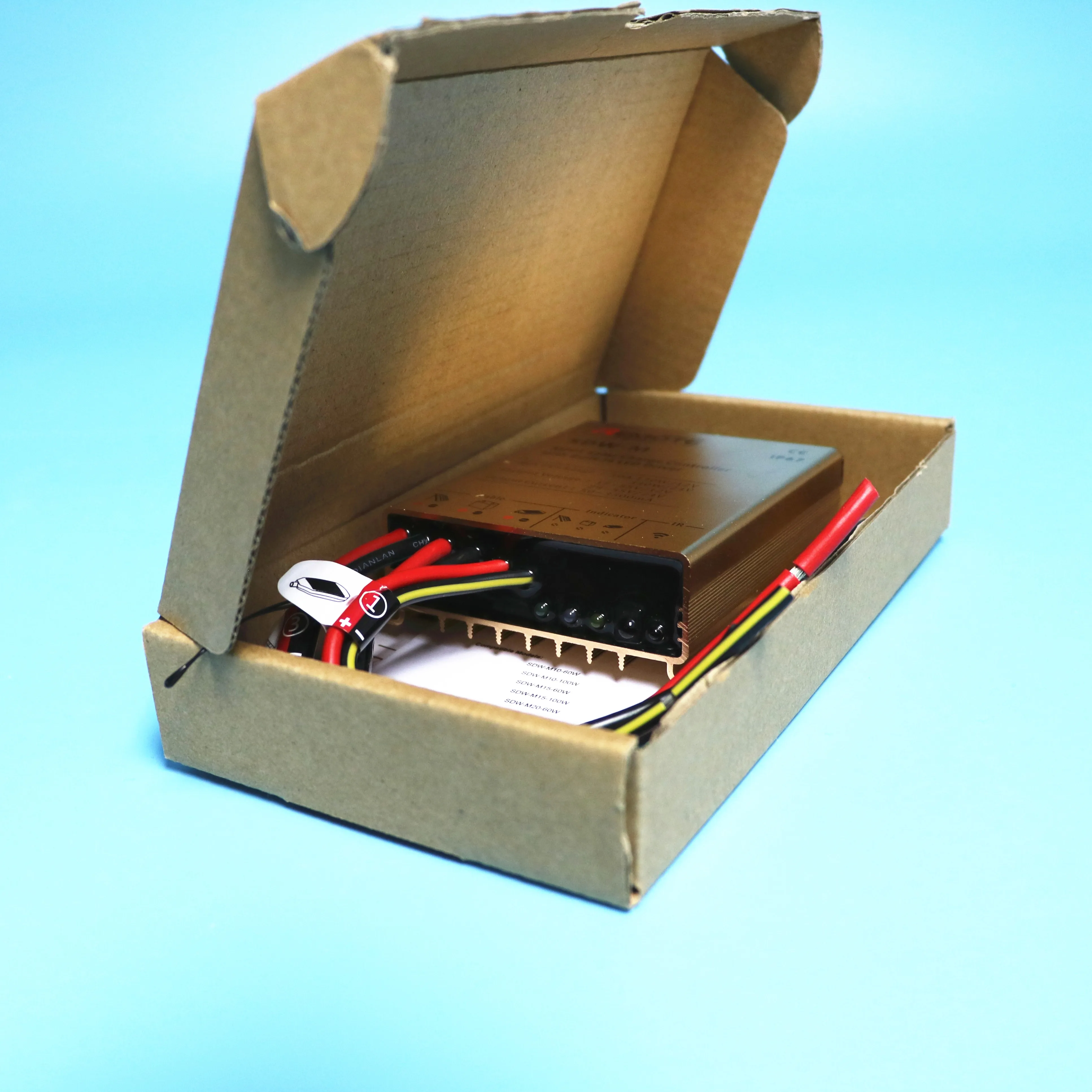 
auto intelligent manual MPPT wireless waterproof lithium solar charger controller for led street light 