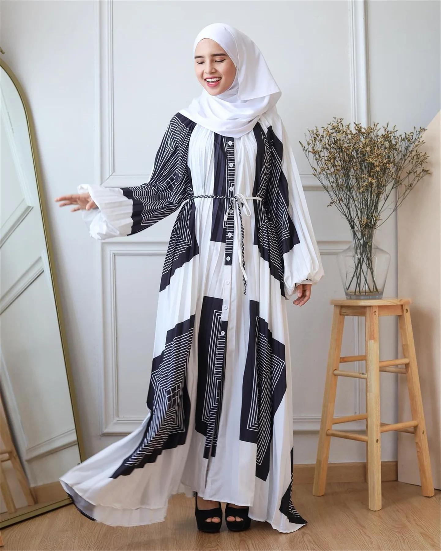 Middle East Muslim high-end printed long skirt with lantern sleeves and pleated loose robe dress