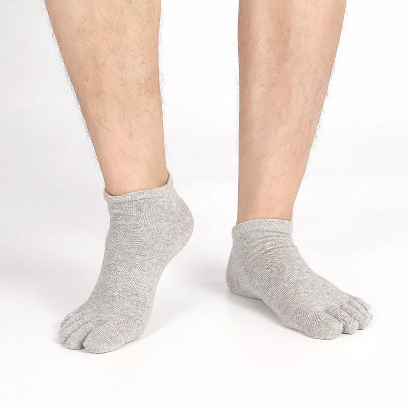 Cheap wholesale plain mens five finger toe cotton knit white ankle socks