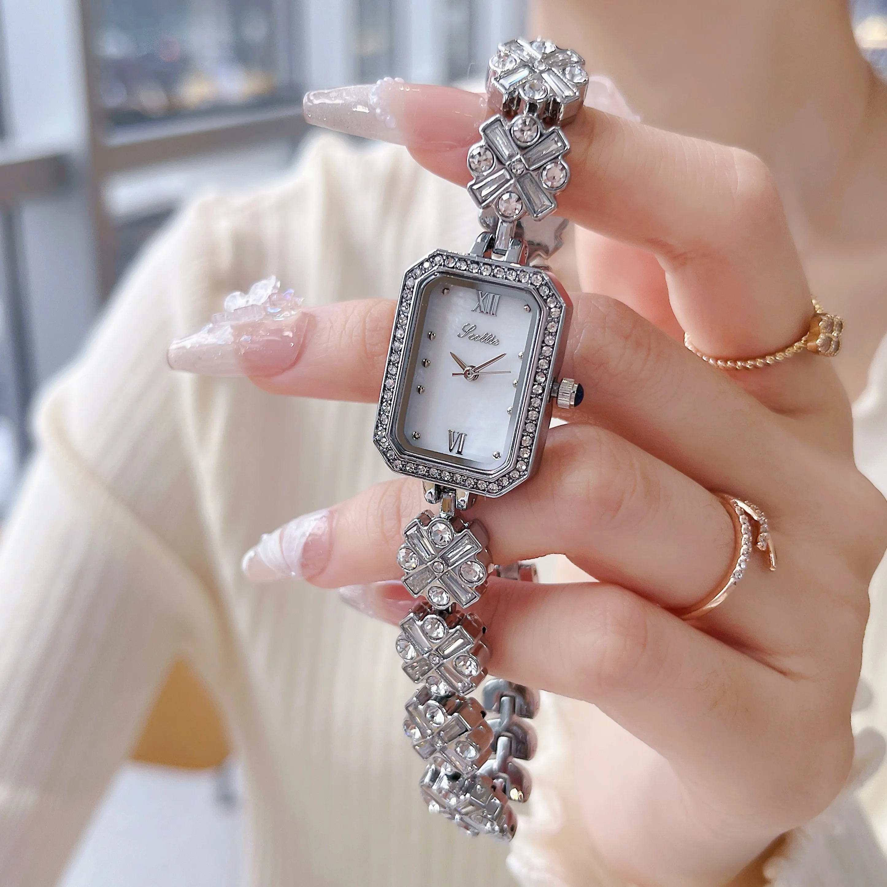 Scottie 9669 Ladies Quartz Wristwatch with Elegant Luxury Custom Bracelet Strap New Arrival Mossainte Dial and Band Design