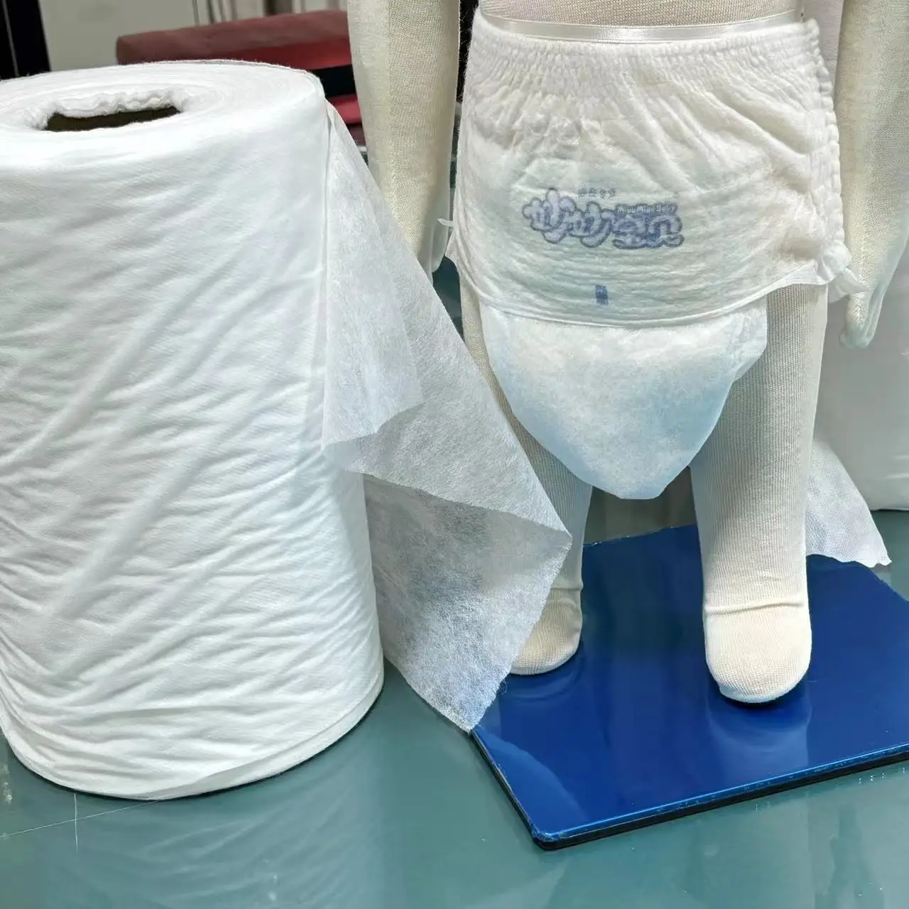 17 gsm SSSS spunbond fabric material rolls Thick ssss spunbond nonwoven diaper back sheet function
