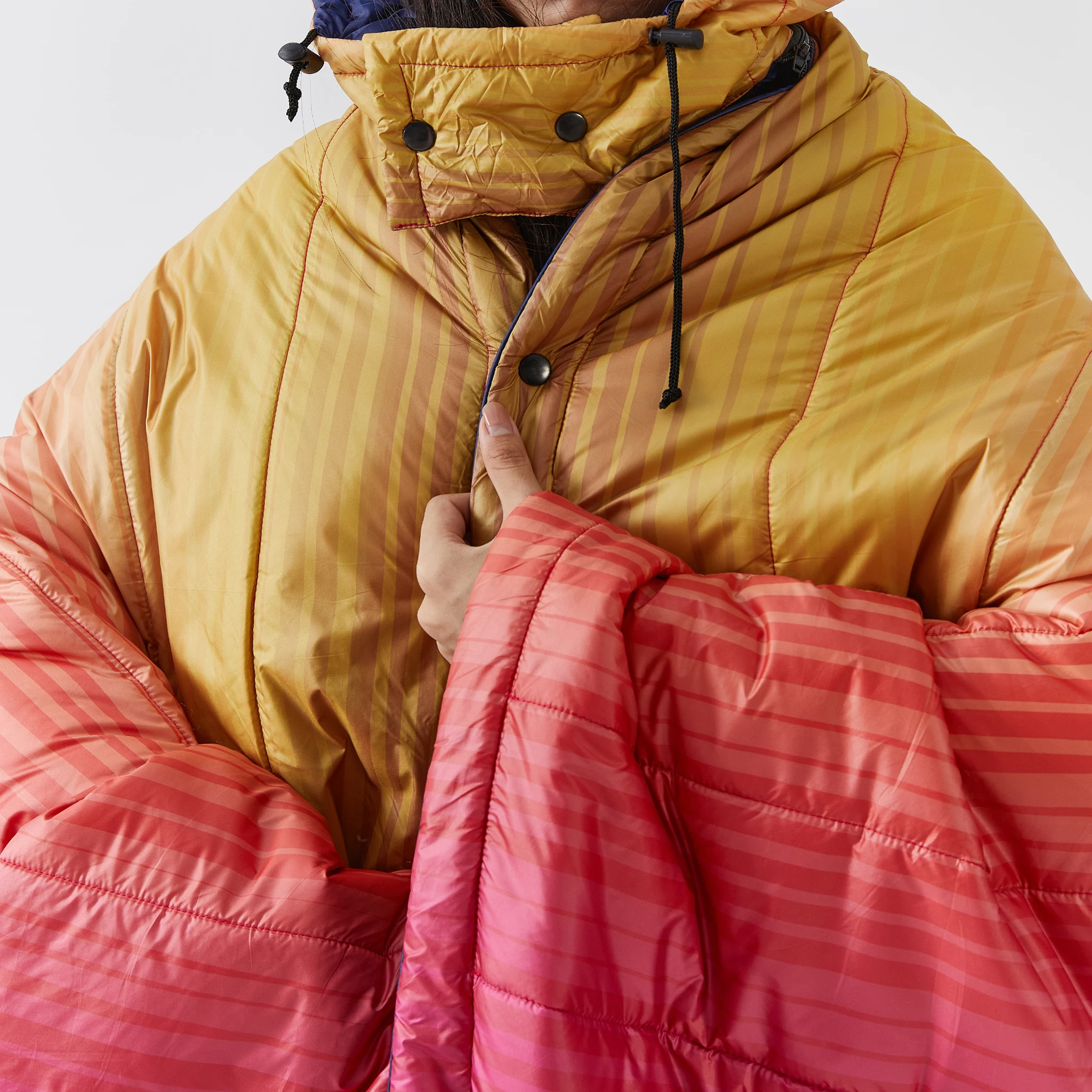 Outdoor Escape Rainbow Print Stadium Packable Down Camping Puffy Blanket