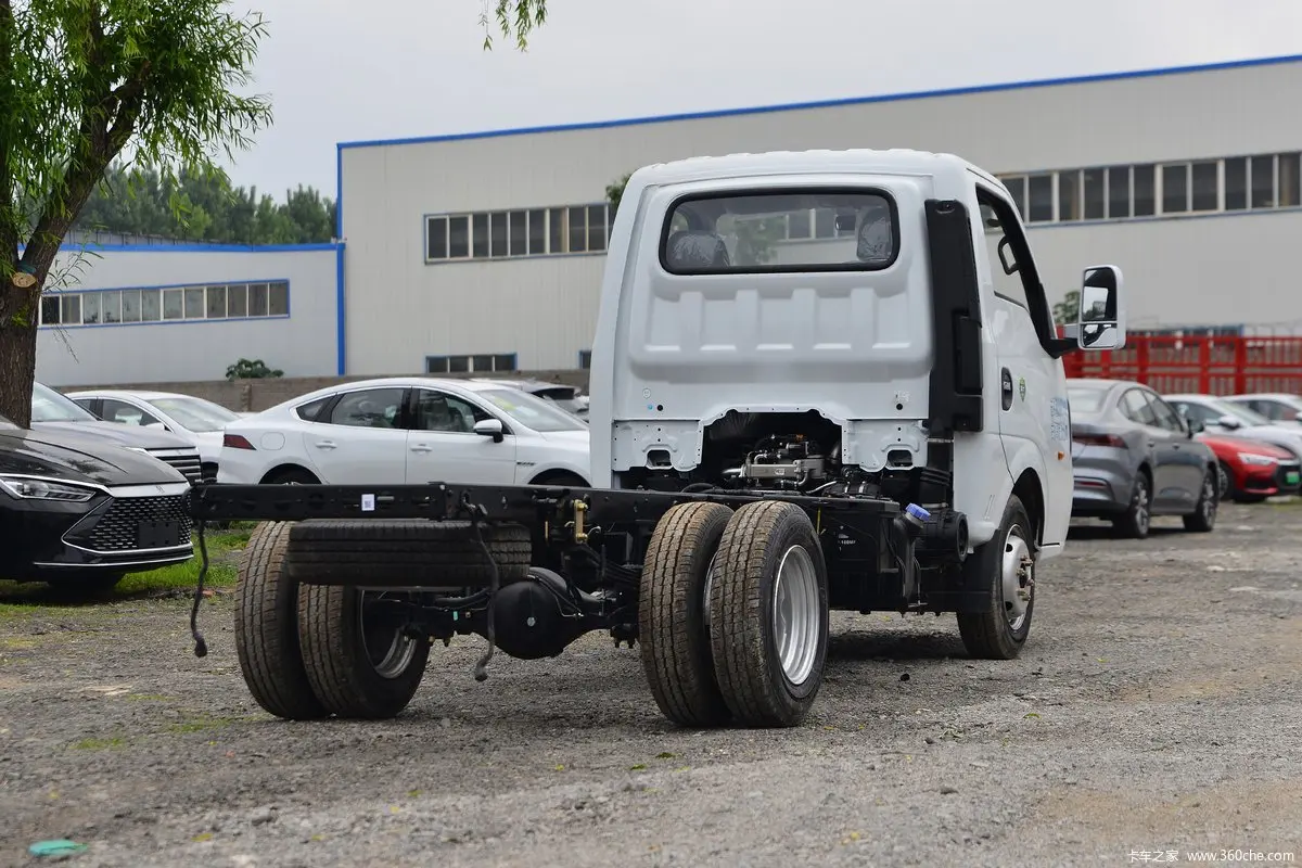 Mini Dongfeng diesel Truck Export to South Arercan Country