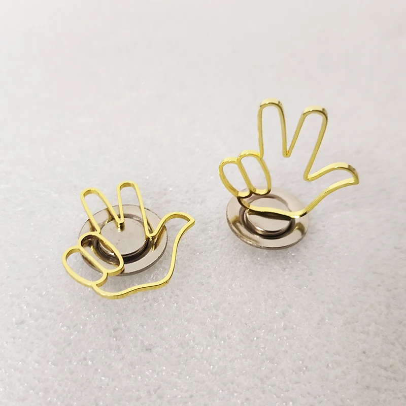 Custom Design UAE Victory Hand Badge Gold Plated Hallow Lapel Pin Personalize UAE Metal Magnet Brooch Pin