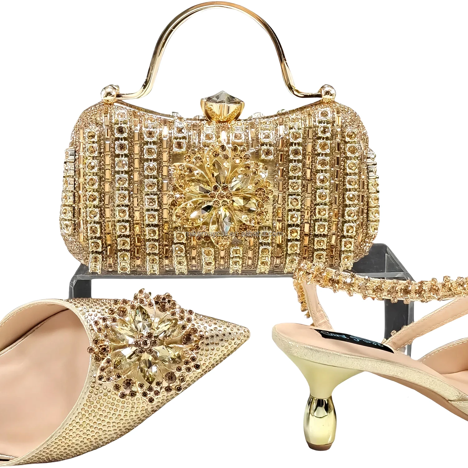 Latest shoes and matching bags with emerald snowflake diamond design are suitable for winter