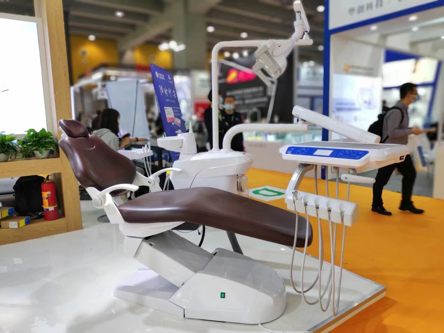 Factory Wholesale price dental Treatment unit dental gift chairs with LED sensor light