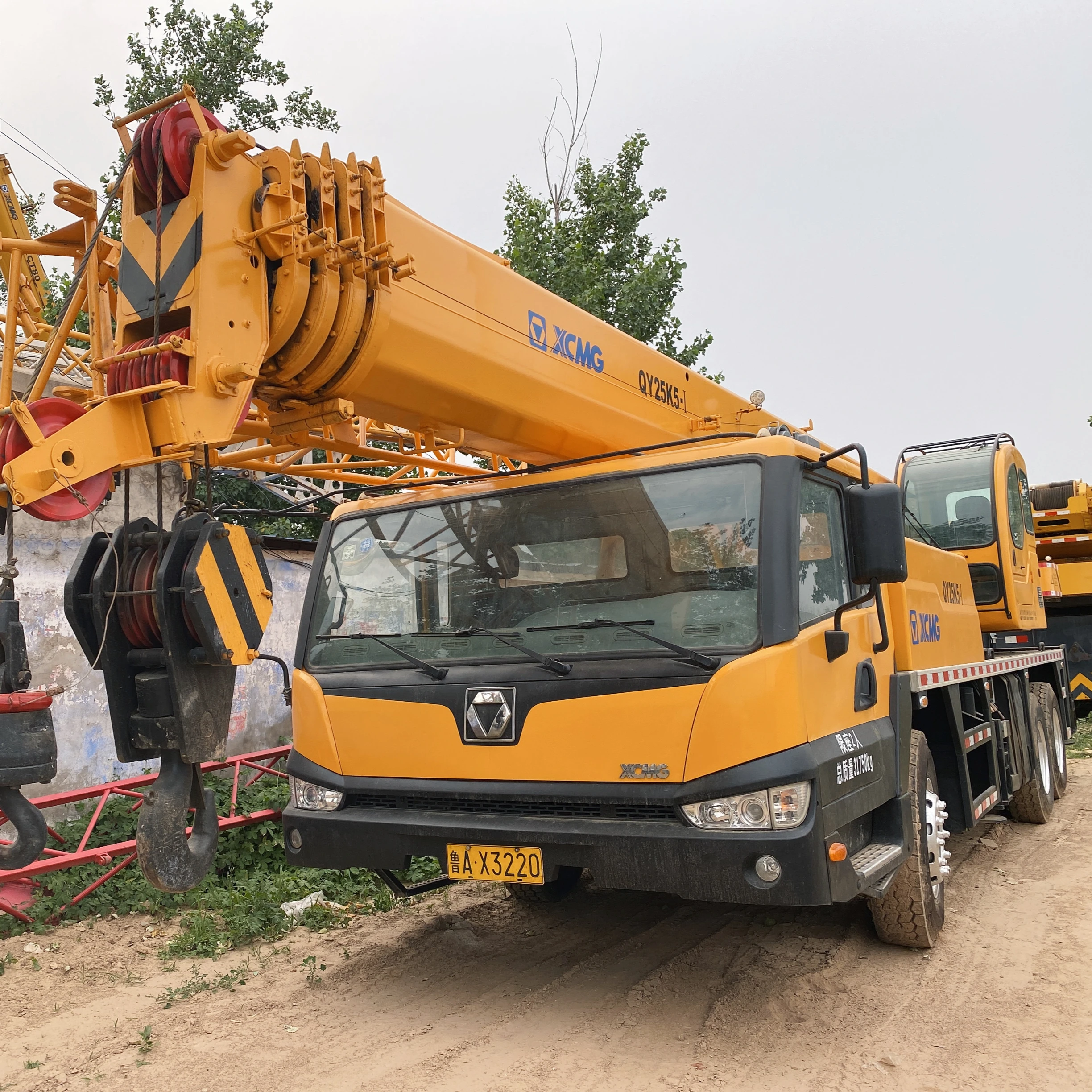 Second-Hand XCMG 25ton crane QY25KA truck crane / Used XCMG QY25K-II Truck Crane