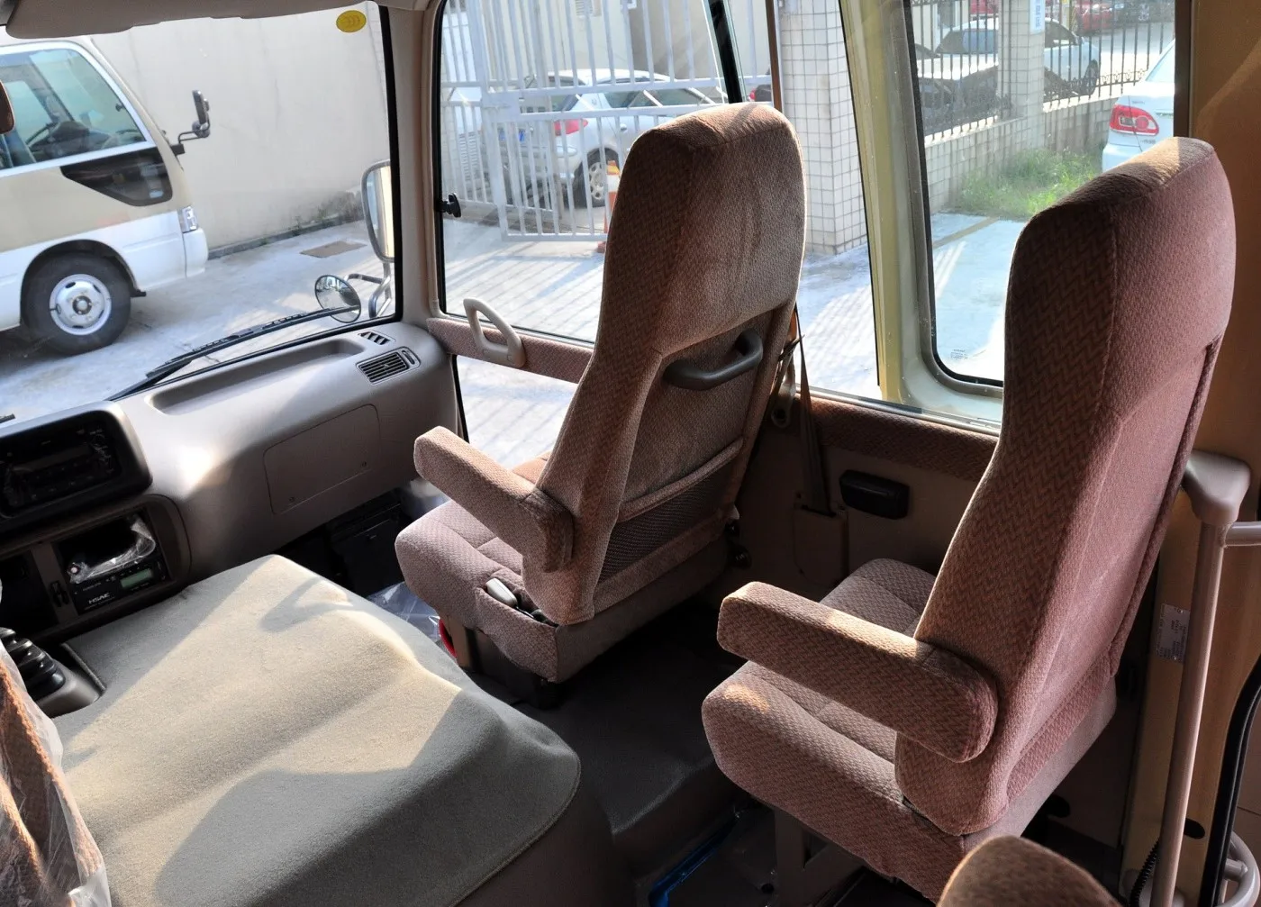 Cheap Prix Toyota Coaster Used Bus 30 Seaters Rhd Passenger Vip Coaches Toyota Coaster Mini Bus for Sale