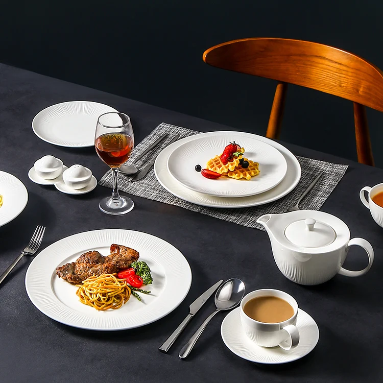 Free Sample Modern Fine Porcelain Ceramic Party Dinnerware Set New Products Restaurant Supply Elegance Dinner Plate