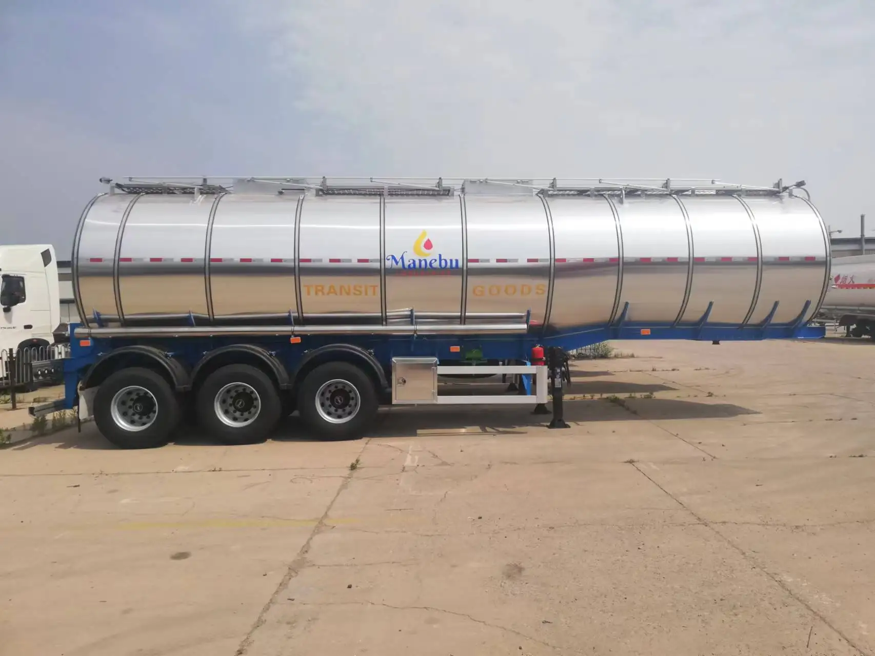 Low Prices 3 Axle Bitumen Tank Truck Asphalt Tankers