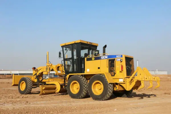 220HP SEM922 Motor Grader with all wheel drive (AWD) designed for poor underfoot applications (snow, sand, gravel, mud, etc.)